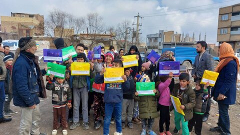 ارسال بستههای فرهنگی ویژه کودک و نوجوان به مناطق زلزلهزده شهرستان خوی