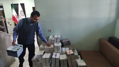 اهدای ۲۳۰۰ جلد کتاب از سوی انتشارات دارالفکر و کتابک به کتابخانه‌های عمومی قم