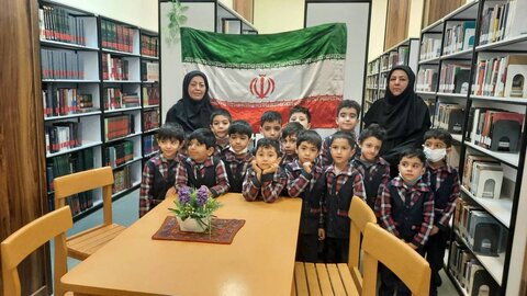 برافراشته شدن پرچم مقدس جمهوری اسلامی ایران در کتابخانه‌های عمومی کرمان