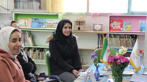 دیدار و گفتگوی صمیمانه سرپرست ادارهکل کتابخانههای عمومی اصفهان با اعضای کتابخانه عمومی شهید مفتح