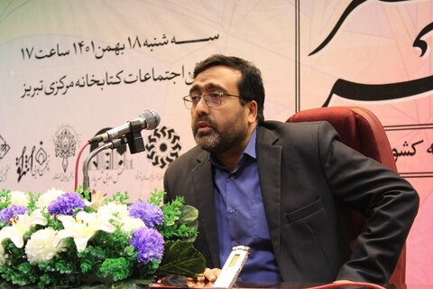 شعر باید جریانساز و رشد دهنده فضائل باشد