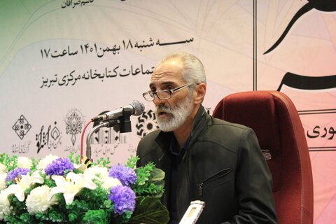 شعر باید جریانساز و رشد دهنده فضائل باشد