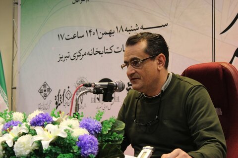 شعر باید جریانساز و رشد دهنده فضائل باشد