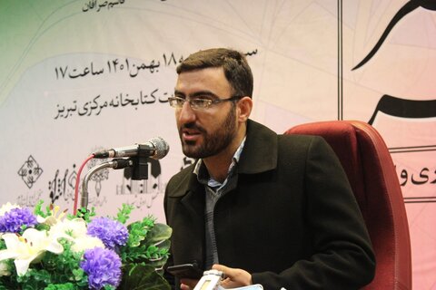 شعر باید جریانساز و رشد دهنده فضائل باشد