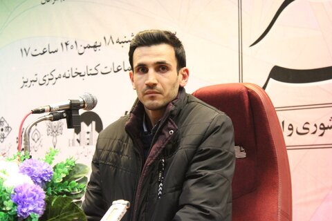 شعر باید جریانساز و رشد دهنده فضائل باشد