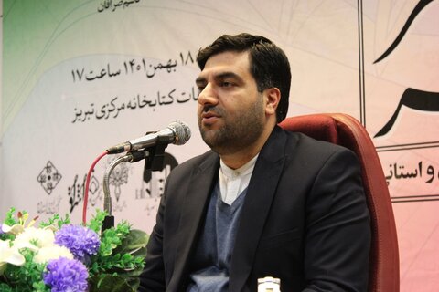 شعر باید جریانساز و رشد دهنده فضائل باشد