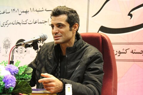 شعر باید جریانساز و رشد دهنده فضائل باشد