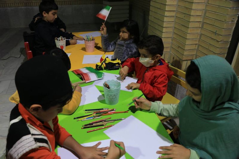 جشن پیروزی انقلاب اسلامی همراه با نورافشانی و بانگ «الله اکبر»