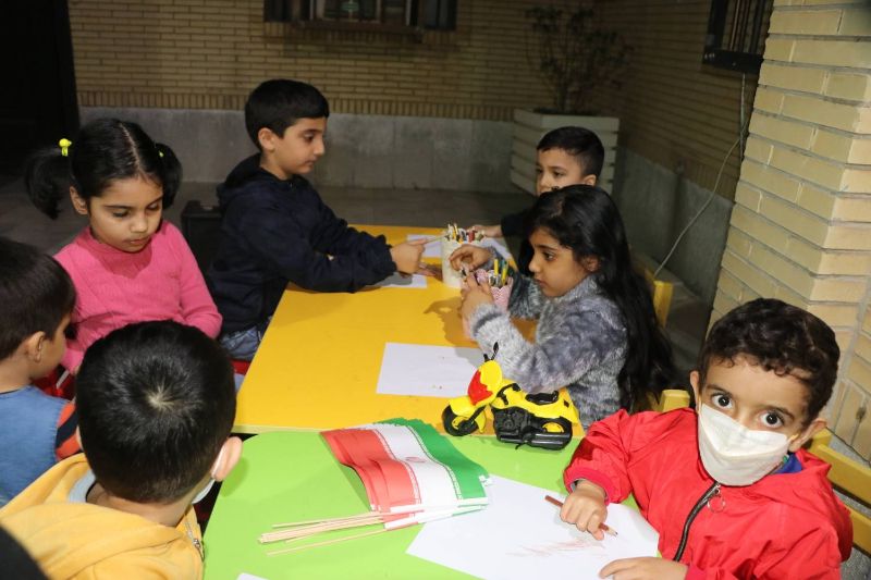 جشن پیروزی انقلاب اسلامی همراه با نورافشانی و بانگ «الله اکبر»