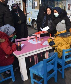 حضور کتابخانه های عمومی سیار پیک صبا و پیک دانایی در مسیر راهپیمایی یوم الله ۲۲ بهمن سال ۱۴۰۱