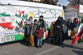 حضور کتابخانه های عمومی سیار پیک صبا و پیک دانایی در مسیر راهپیمایی یوم الله ۲۲ بهمن سال ۱۴۰۱