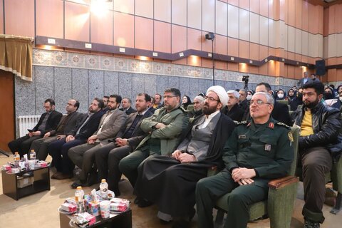 میدان نبرد در قرن ۲۱، حوزه فکر، اندیشه و مطالعه است