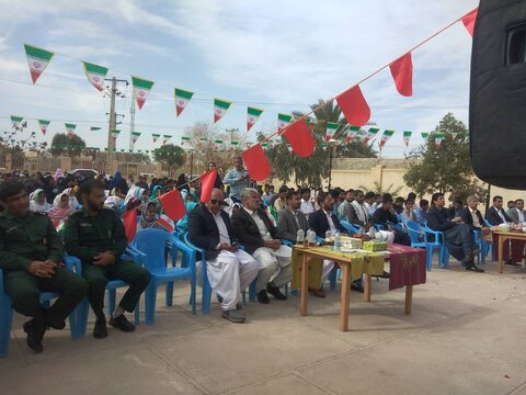 پرچم مزین به نام «الله» جمهوری اسلامی ایران، برای همه ما مقدس است