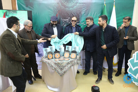 اشعار استاد فرید، تزریق خون تعهد به جان شعر انقلاب است