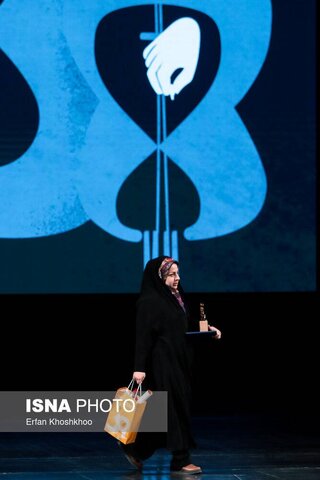 دبیر شورای ادبی نهاد کتابخانههای عمومی کشور جایزه ترانه را از آن خود کرد