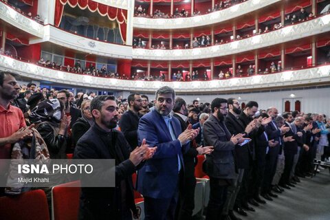 دبیر شورای ادبی نهاد کتابخانههای عمومی کشور جایزه ترانه را از آن خود کرد