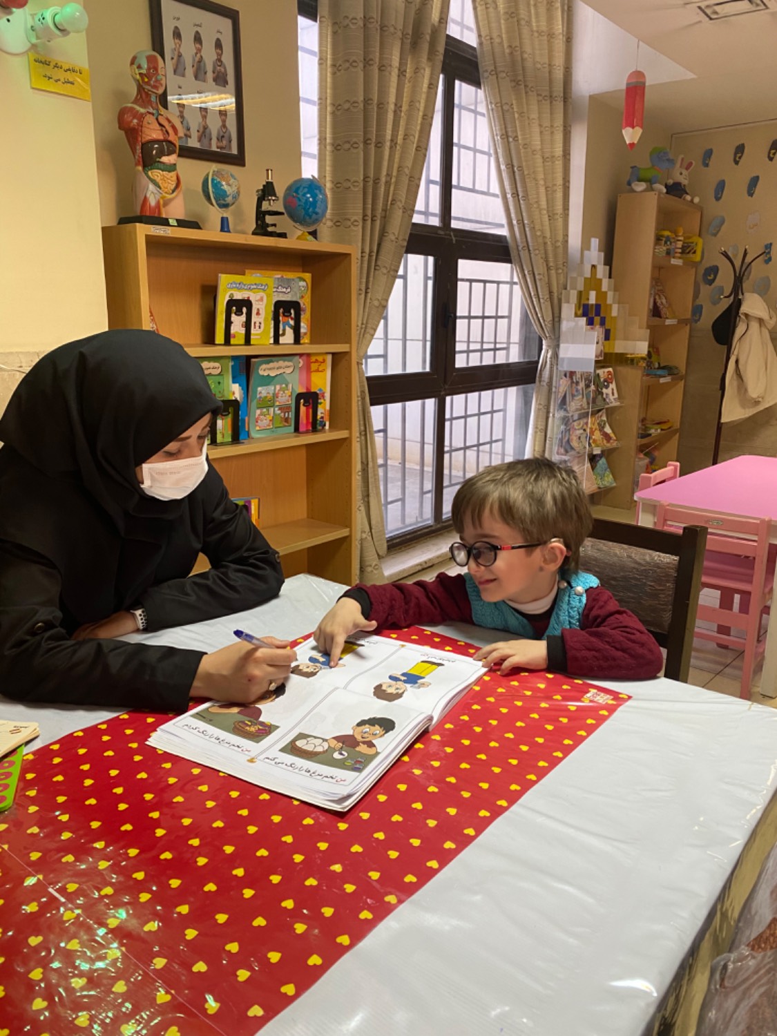 آرزو دارم کتابخانه به خانه مورد علاقه بچهها تبدیل شود