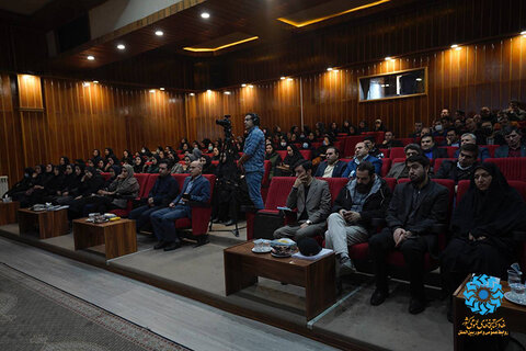 اهمیت ترسیم جایگاهی مناسب از کتابخانههای عمومی در جامعه/ رابطه فعالیتهای مؤثر و تحقق مطالبات کتابداران