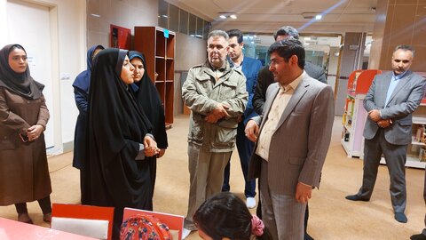 کتابخانه های عمومی نقش مهمی را در مسیر دهی درست به جامعه ایفا می کنند