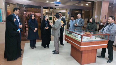 کتابخانه های عمومی نقش مهمی را در مسیر دهی درست به جامعه ایفا می کنند