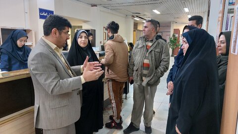 کتابخانه های عمومی نقش مهمی را در مسیر دهی درست به جامعه ایفا می کنند