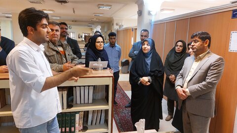 کتابخانه های عمومی نقش مهمی را در مسیر دهی درست به جامعه ایفا می کنند
