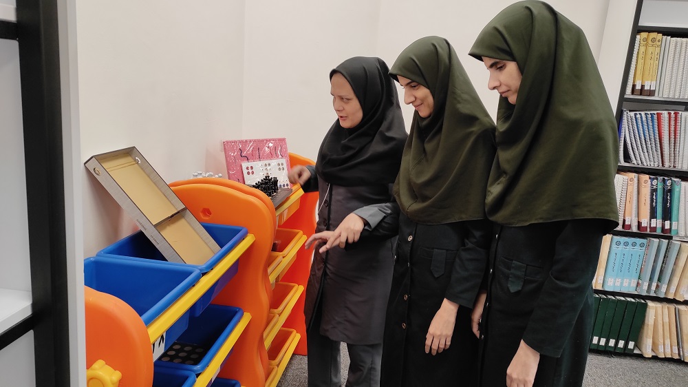 تور کتابخانهگردی ویژه اعضای روشندل در کتابخانه مرکزی امام خمینی(قدسسره) مشهد برگزار شد