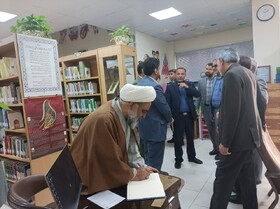 کتابخانه گردی مسئولین شهرستان سیرجان از کتابخانه شهید مطهری