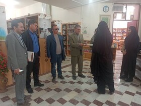 تقدیر از کتابداران کتابخانه شهید مطهری لردگان توسط معاون فرماندار در طرح کتابخانه گردی