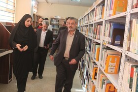 برنامه کتابخانه گردی در کتابخانه مرکزی ایلام با مسئولین ادارات، مردم و دانش آموزان مدارس