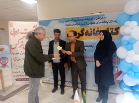 نشست ادبی عطر گل نرگس به مناسبت نیمه شعبان و کتابخانه گردی در کتابخانه آیت الله بهاری شهرستان بهار