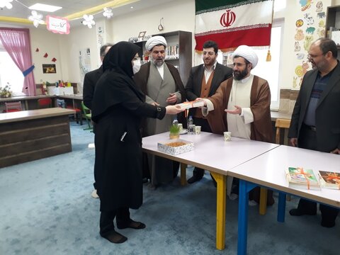 میزبانی کتابخانههای عمومی گیلان از دوستداران کتاب در روز نخست طرح کتابخانهگردی