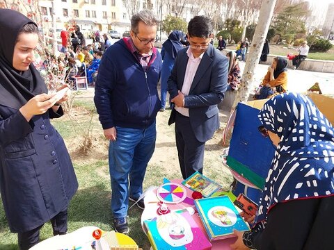 کودکان فردیسی با دستهای کوچکشان گل کاشتند