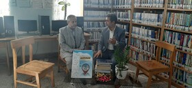 حضور فرماندار و جمعی از مدیران شهرستان جاجرم در کتابخانه شهید مطهری