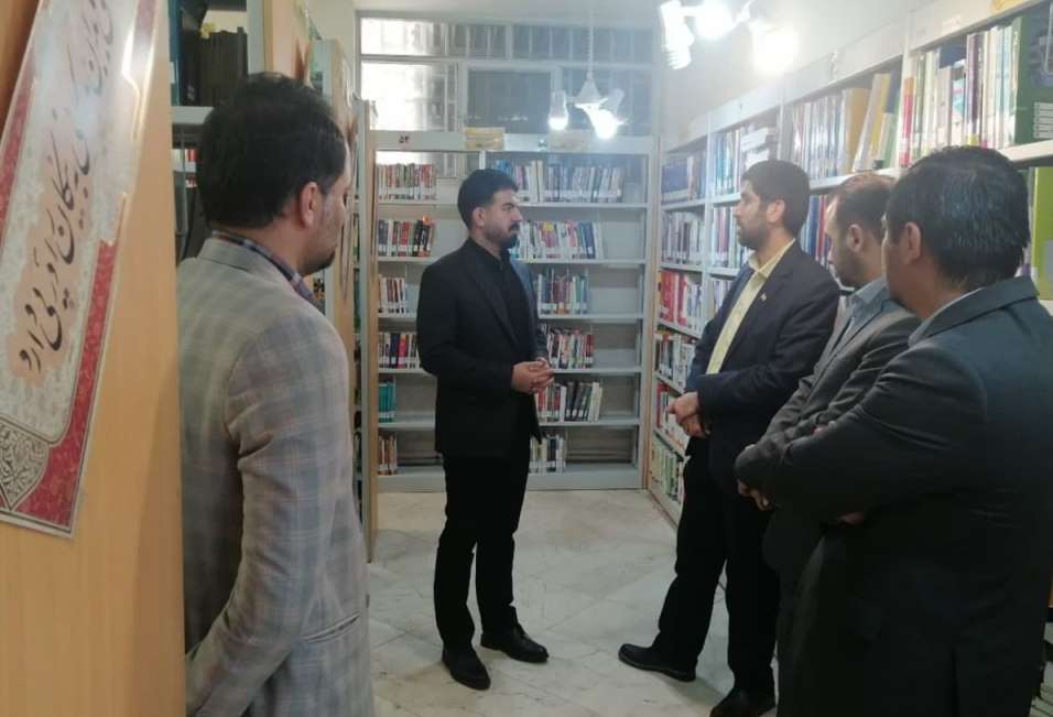 تور کتابخانهگردی با حضور جمعی از مسئولین و اعضای کتابخانههای عمومی در خراسان رضوی برگزار شد