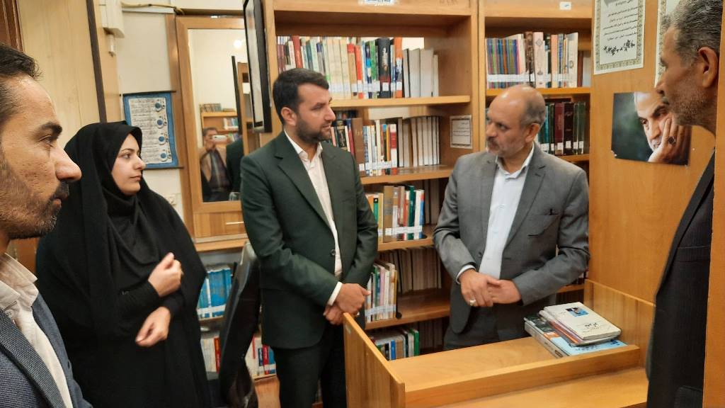 تور کتابخانهگردی با حضور جمعی از مسئولین و اعضای کتابخانههای عمومی در خراسان رضوی برگزار شد