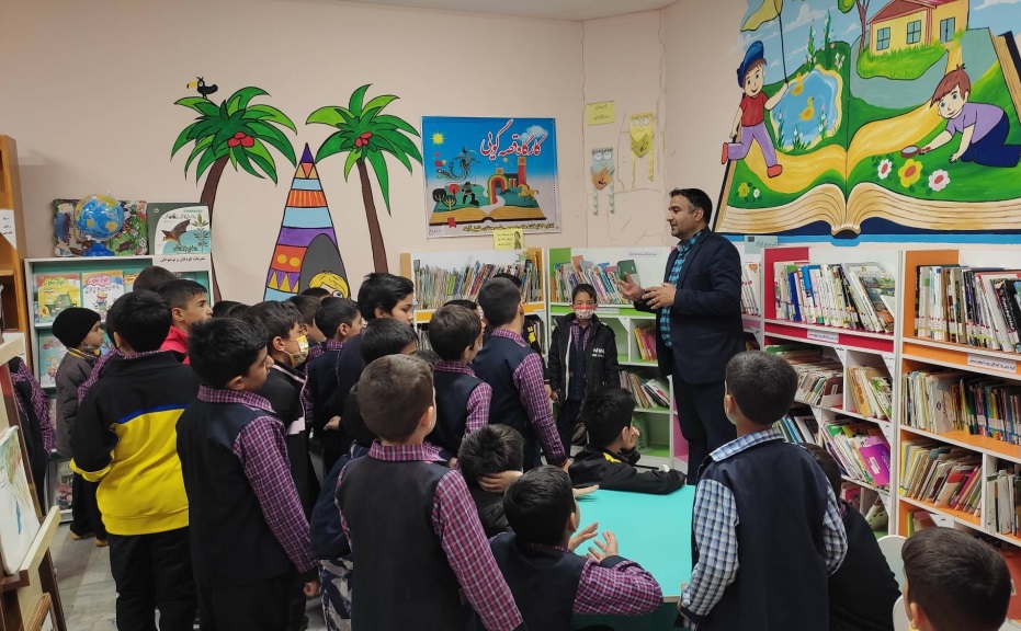 تور کتابخانهگردی با حضور جمعی از مسئولین و اعضای کتابخانههای عمومی در خراسان رضوی برگزار شد