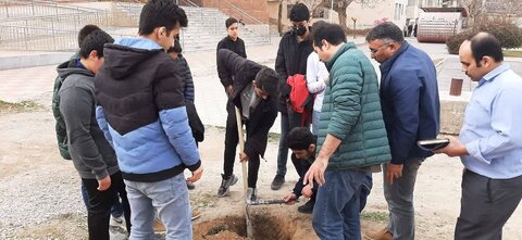 کارگاه محیط زیست و کاشت نهال در کتابخانه مرکزی بجنورد برگزار شد