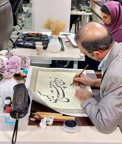 نظامی مقلد نیست، مبتکر است