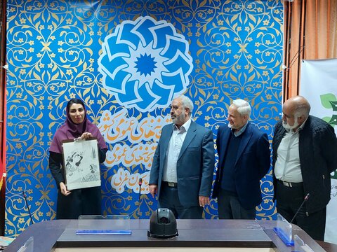 نظامی مقلد نیست، مبتکر است