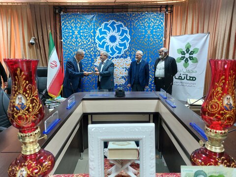 نظامی مقلد نیست، مبتکر است