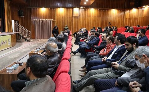 نظامی در منظومه هایش روایت کلاسیک را به شکلی مدرن باز آفرینی کرده است