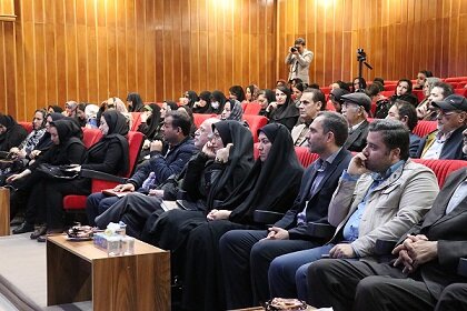 نظامی در منظومه هایش روایت کلاسیک را به شکلی مدرن باز آفرینی کرده است