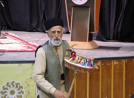 نظامی در منظومه هایش روایت کلاسیک را به شکلی مدرن باز آفرینی کرده است