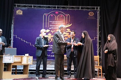 نظامی در منظومه هایش روایت کلاسیک را به شکلی مدرن باز آفرینی کرده است