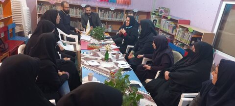 کتابخانه ایده آل توسط اعضا اداره می شود