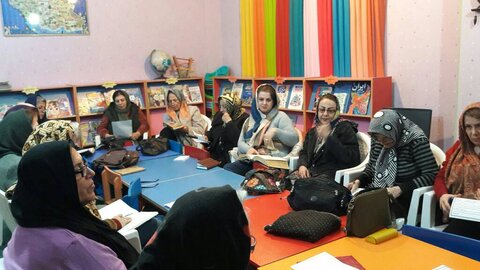 کتابخانه ایده آل توسط اعضا اداره می شود