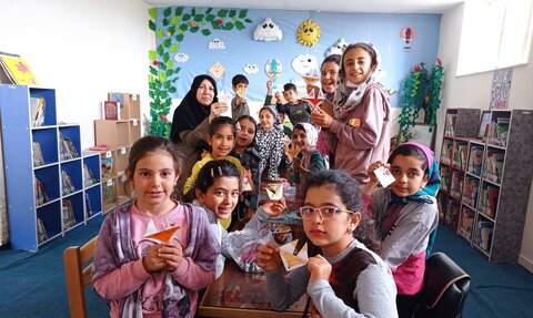 مدیریت و ساعات کار کتابخانه ایدهآل با توجه به نیاز مردم منطقه تنظیم می شود