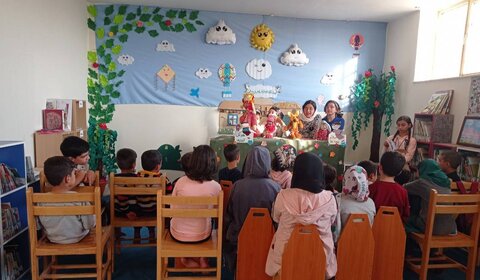 مدیریت و ساعات کار کتابخانه ایدهآل با توجه به نیاز مردم منطقه تنظیم می شود