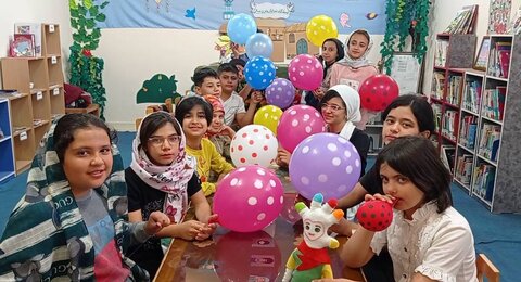 مدیریت و ساعات کار کتابخانه ایدهآل با توجه به نیاز مردم منطقه تنظیم می شود